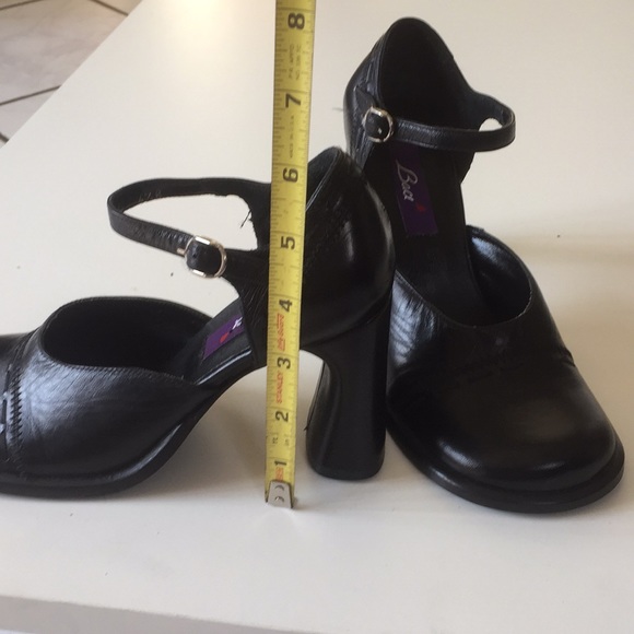 Black heels - Picture 3 of 4